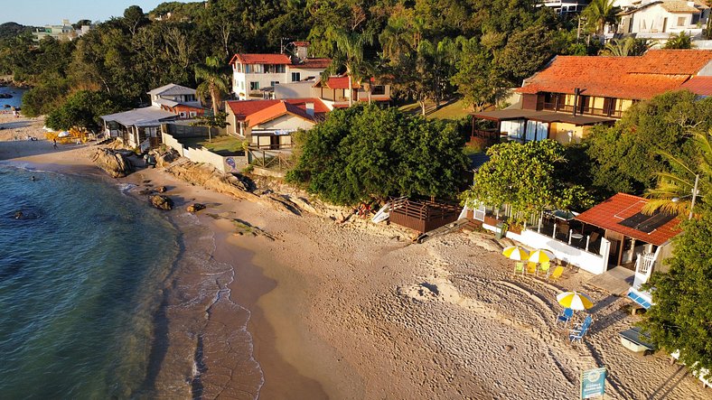 001 - Casa beira mar na Praia de Bombinhas (Lagoinha)